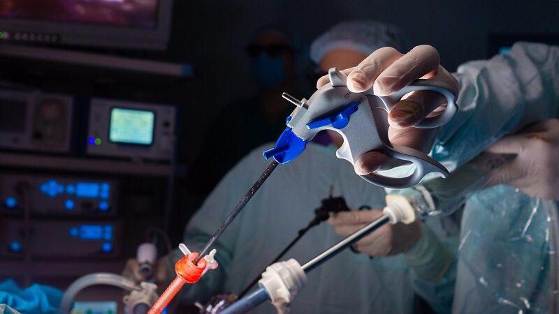Apenas 1 a cada 4 pacientes recebem tratamento cirúrgico adequado e antes do câncer evoluir