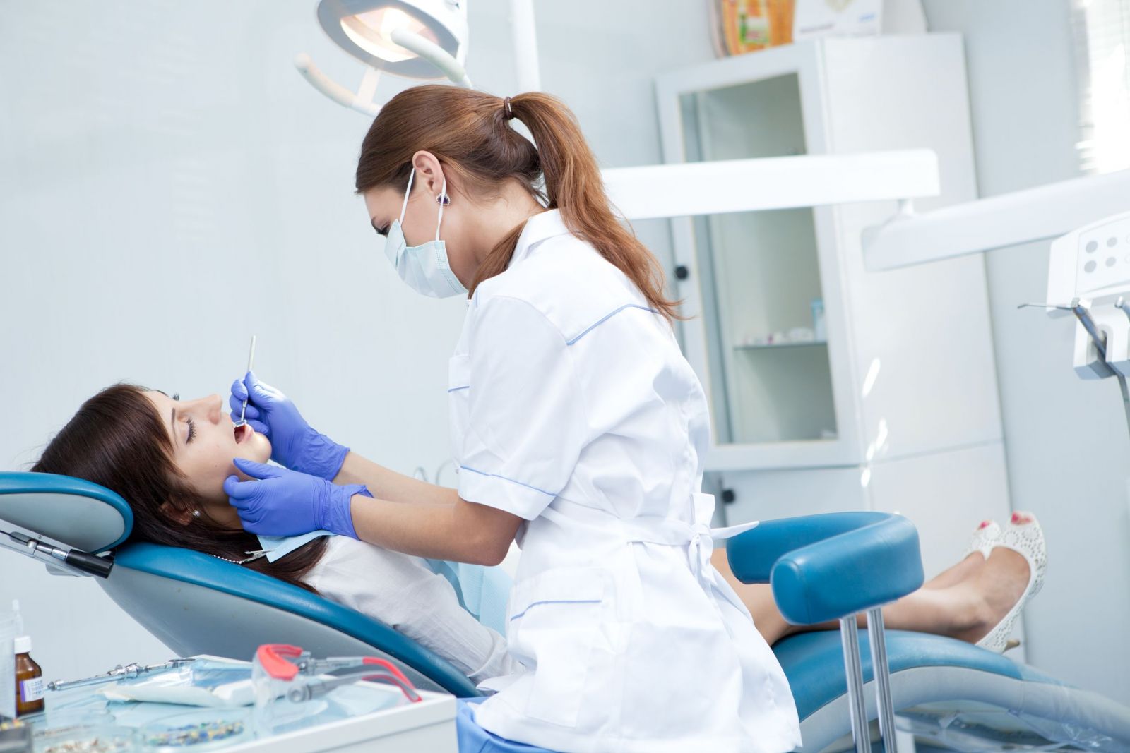 Implantes dentários: Veja os cinco principais cuidados que você tomar após a cirurgia